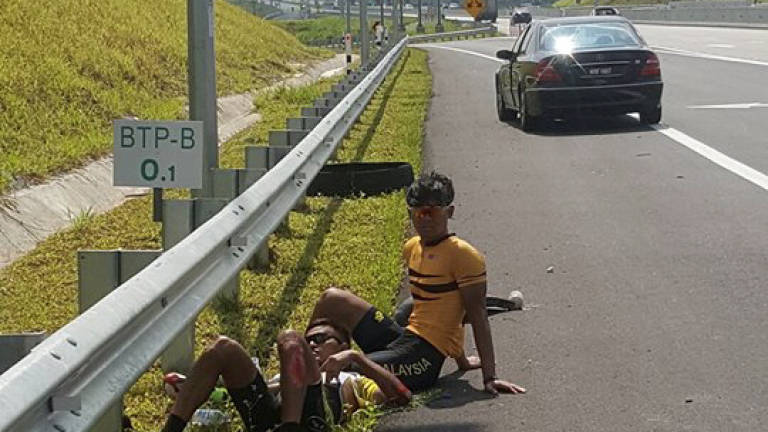 Malaysian Para cyclists injured in hit-and-run accident (Video)