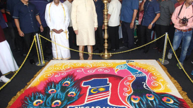 Najib joins MIC's Deepavali celebration at Batu Caves