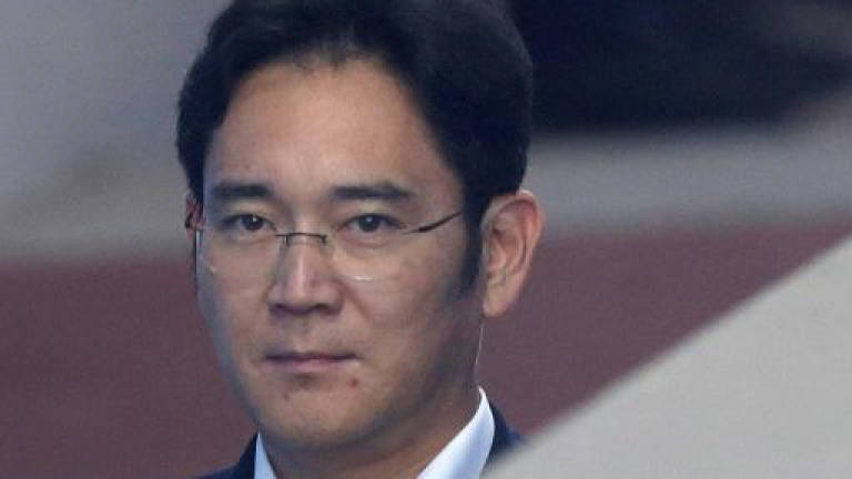 Five charges facing Samsung's Lee