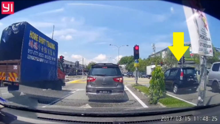 Another car drives against traffic
