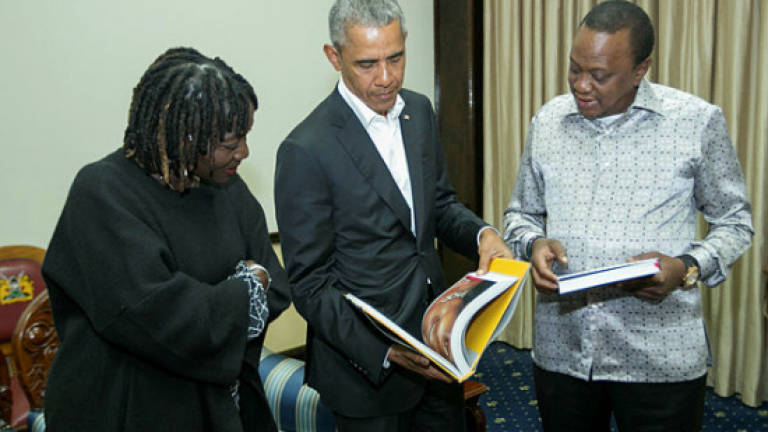 Obama visits Kenyan family, to launch youth centre