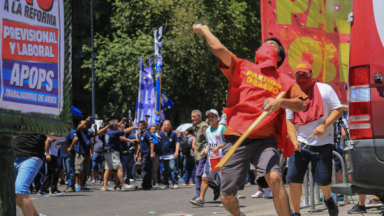 Violent protests against Argentina pension reform force vote suspension