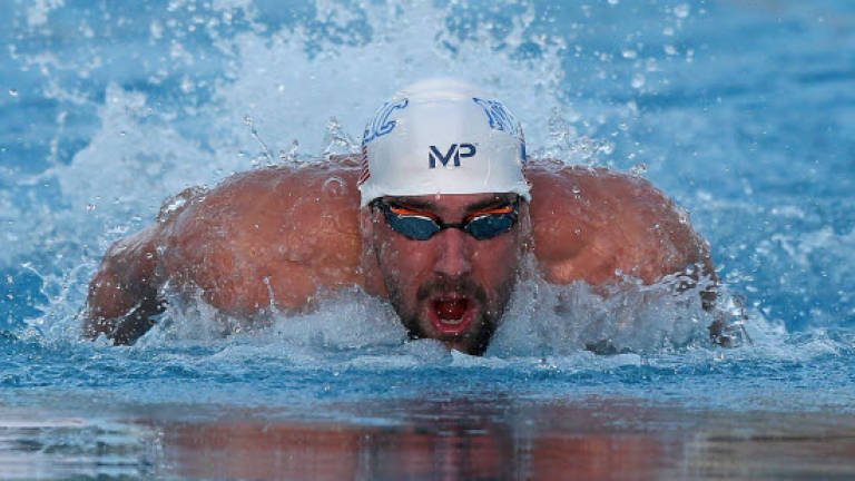 Phelps wins 100m fly in racing return