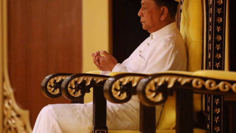 Tunku Mahmud Sallehuddin proclaimed as 29th Sultan of Kedah (Updated) Tunku Mahmud Sallehuddin proclaimed as 29th Sultan of Kedah (Updated)