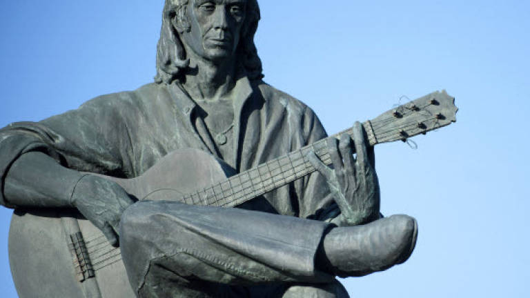 Flamenco guitar legend Paco de Lucia dies at 66 Flamenco guitar legend Paco de Lucia dies at 66