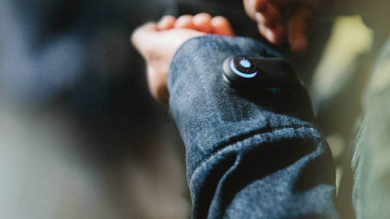 Google weaves touch controls into Levi Strauss jacket (Video)