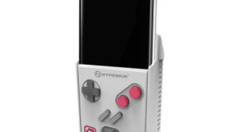 SmartBoy phone case accepts real Game Boy cartridges