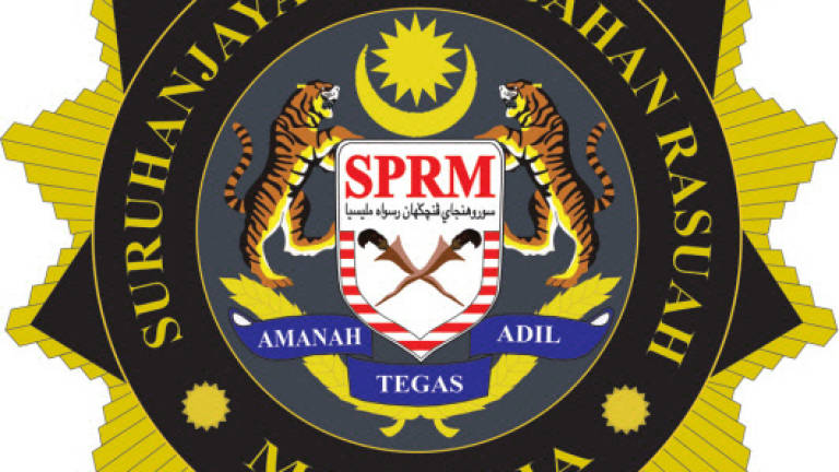 MACC detains immigration officer
