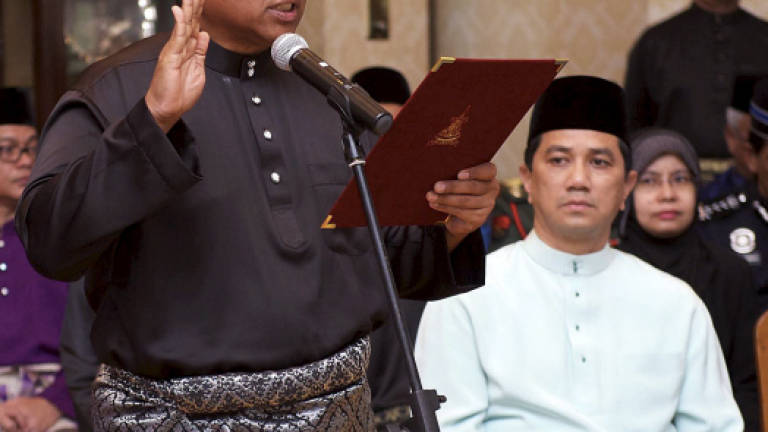 Selangor Sultan presents letter of appointment to new state secretary