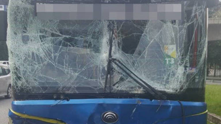 Squash matches suspended after buses ferrying athletes crash
