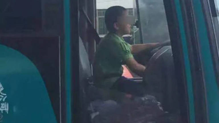 9-year-old boy steals bus, takes it on 40-minute joyride (Video)