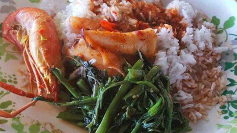 RM32 for plate of mixed rice at roadside stall