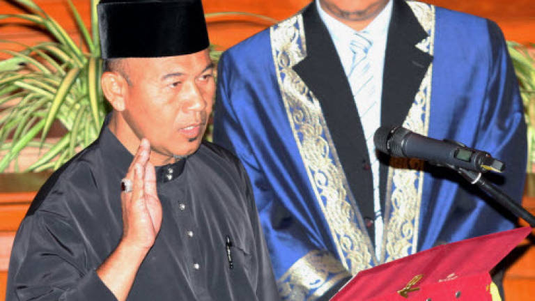 Mat Razi sworn in as Pengkalan Kubor assemblyman