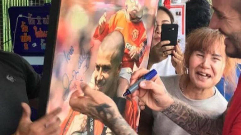 Beckham causes a stir in Bangkok