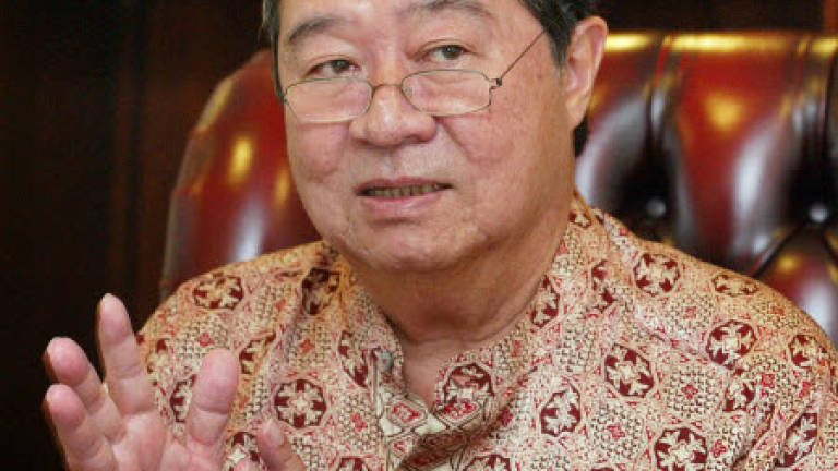 Najib seeks to strike out Liong Sik's defence in defamation suit