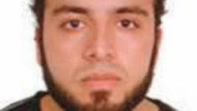 New York bomb suspect apparently acted alone: FBI
