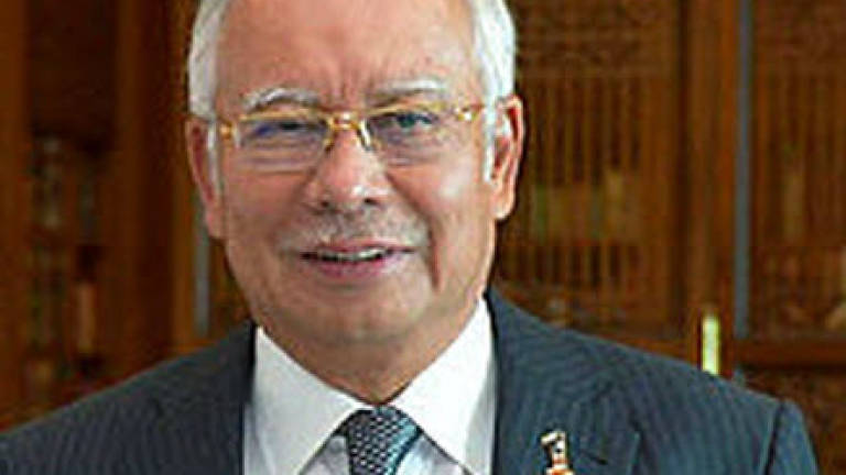 PM Najib joins Malaysians in Manila for Friday prayers