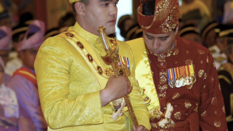 Raja Muda of Selangor fulfills 'menjunjung duli' ceremony to complete proclamation