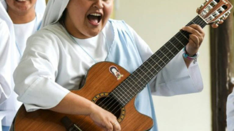 Straight outta Colombia: nun raps for pope