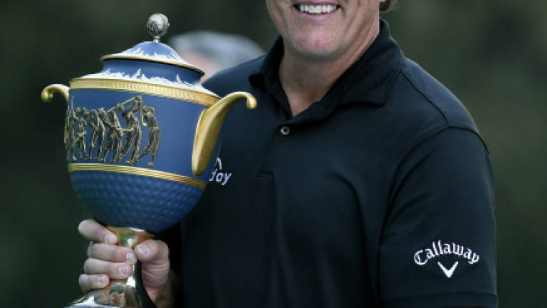 Mickelson ends drought with WGC Mexico playoff triumph