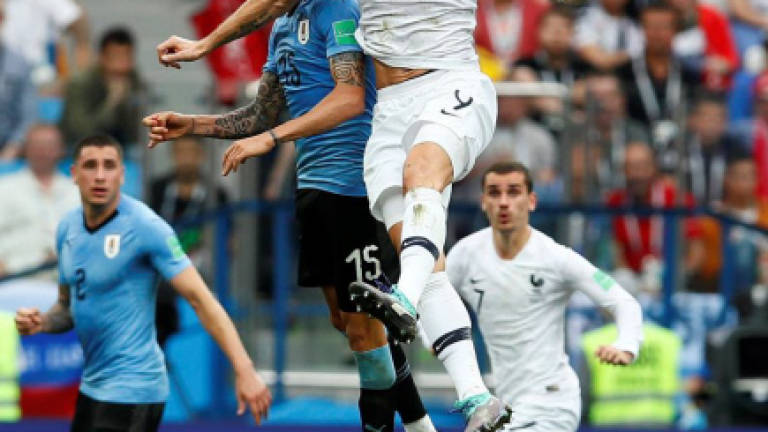 Giroud enjoys backing as France focal point