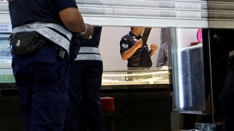 Four men rob jewellery outlet in Kuchai Lama, cart away with RM2.5m worth of gem