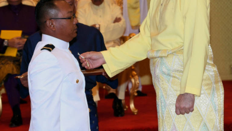 Perak Sultan confers awards on 299 recipients