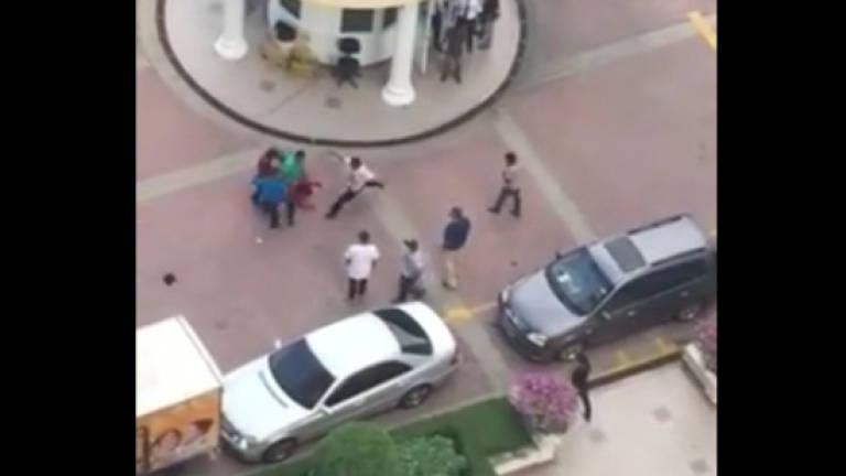 Two men assaulted by four suspects at Bukit Antarabangsa (Video)