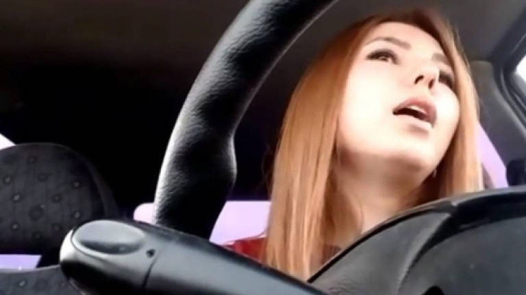 (Video) Woman's last moments caught on livestream before fatal car crash