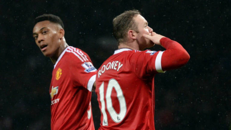 Rooney, Martial set sights on fragile Sunderland