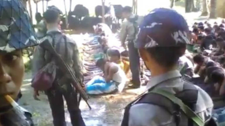 Myanmar to investigate police abuse of Rohingya (Video)