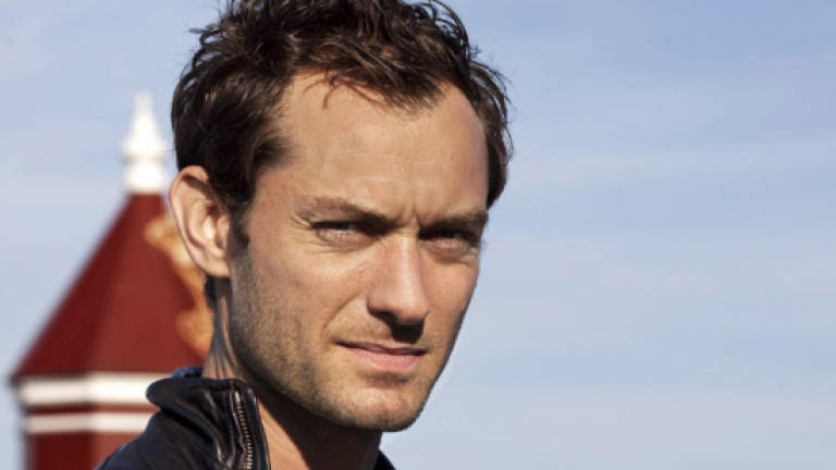 Jude Law to play young Dumbledore in 'Fantastic Beasts 2'