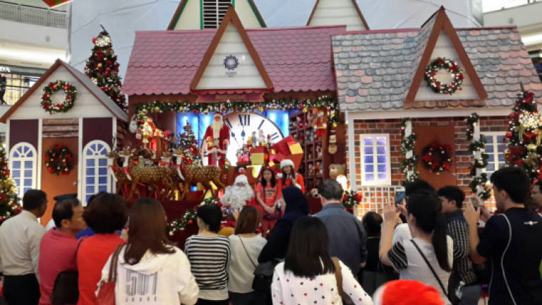 Crowds throng shopping malls on Christmas Day