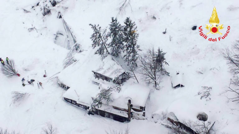 25 feared dead as avalanche turns Italian hotel into 'coffin'