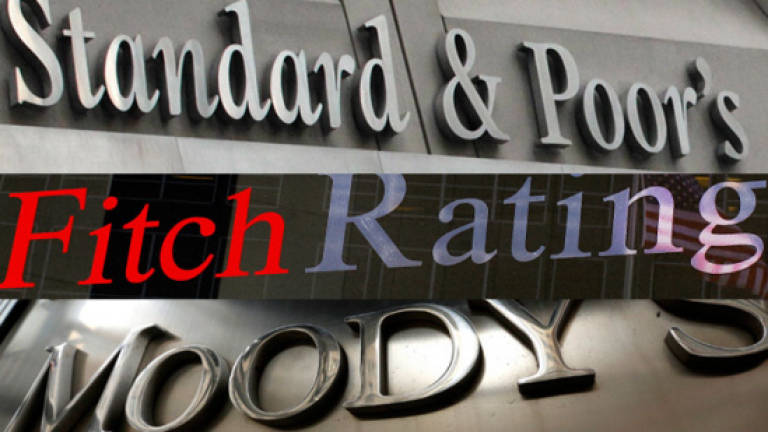 S&amp;P, Fitch stay negative on British debt on Brexit questions