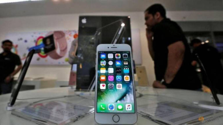 Apple admits to slowing iPhones as batteries age