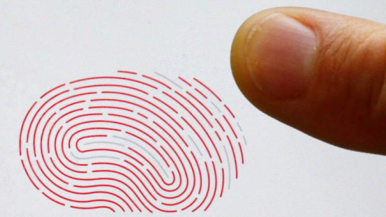 Singapore Immigration to implement thumbprint scans at land checkpoints