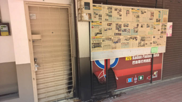 Penang DAP chairman's service centre door damaged by fire (Video)