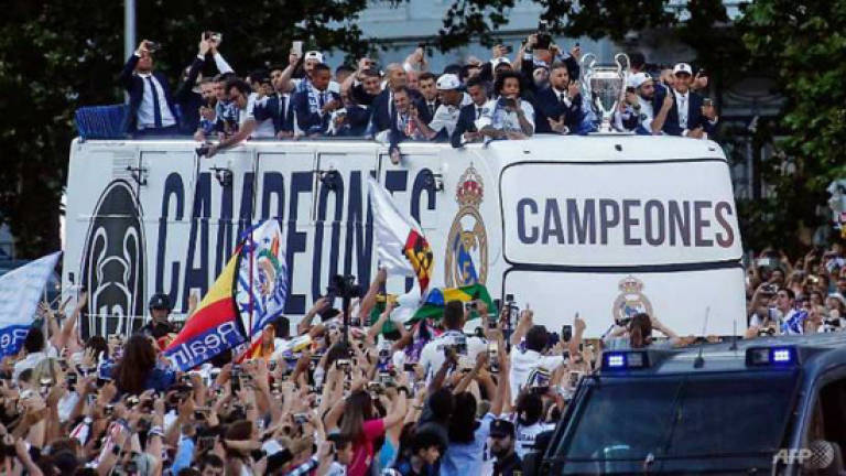 Returning Real Madrid received as living 'legends'