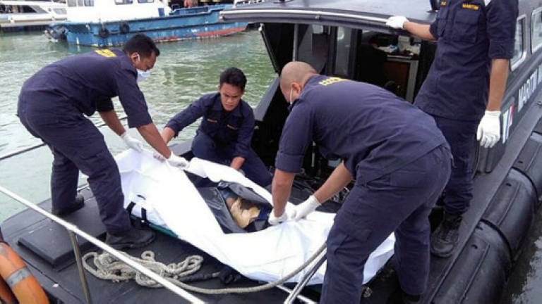 Seven bodies recovered from capsized migrant boat