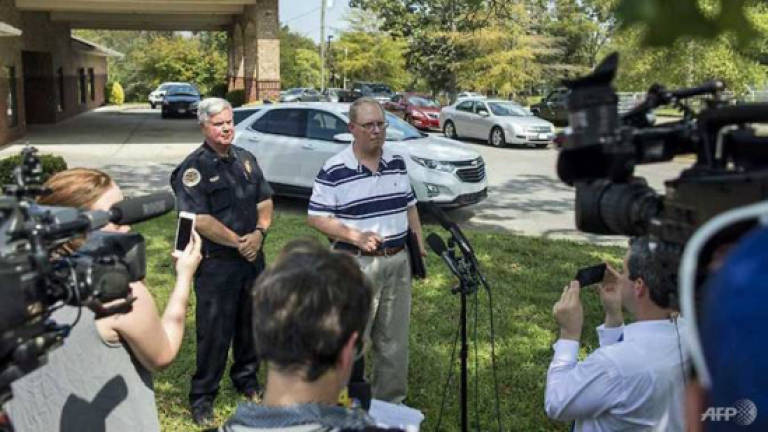 Gunman kills one, wounds six outside Nashville
