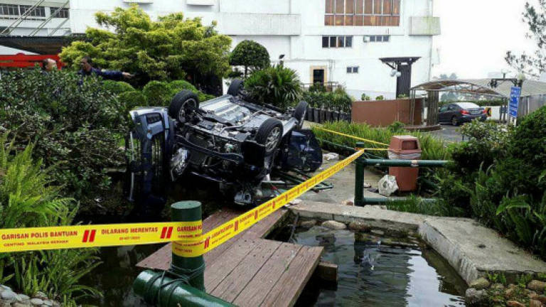 Car plunges from top of Genting Highlands carpark