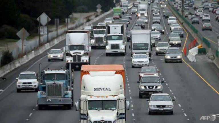 Trump rolls back Obama-era fuel efficiency rules