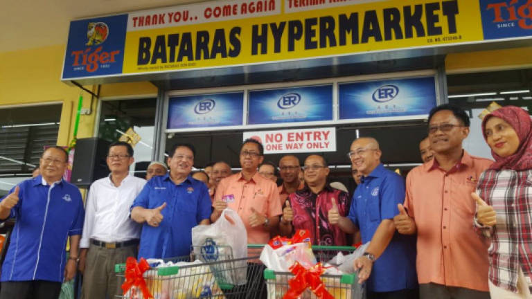 26,000 Kad Ceria distributed to low, middle income folk in Labuan 26,000 Kad Ceria distributed to low, middle income folk in Labuan