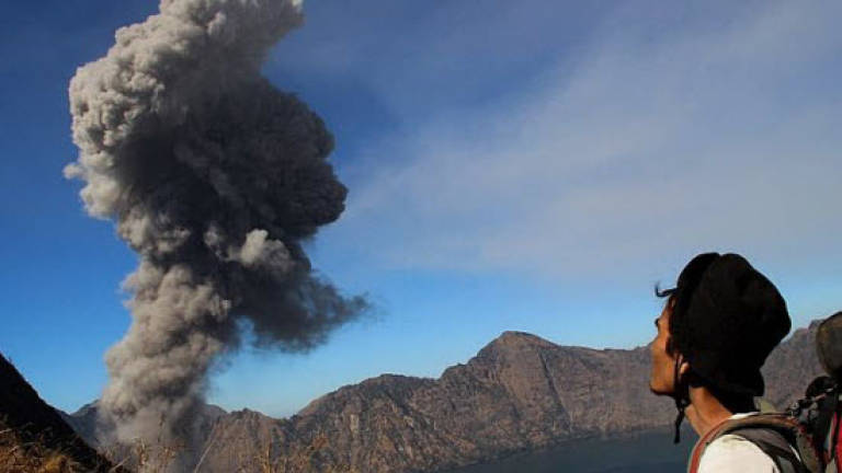 Volcano stops flights from Australia to Bali Volcano stops flights from Australia to Bali