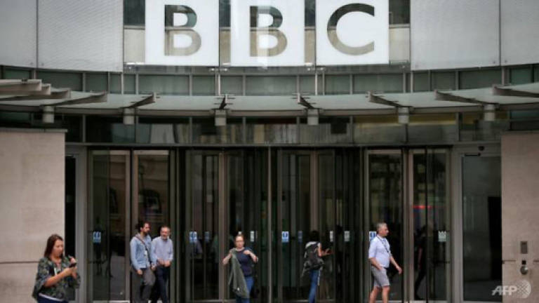 Hong Kong radio replaces BBC with Chinese programming