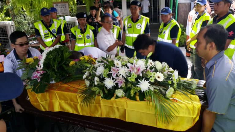 Hundreds turn up to pay last respects to Su See