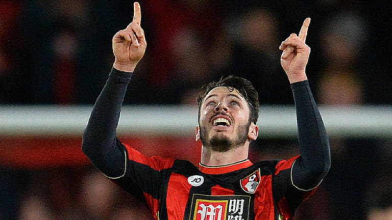 Smith signs new Bournemouth contract