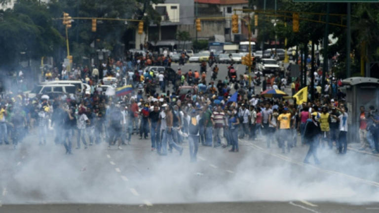 Venezuela crisis draws timid international response