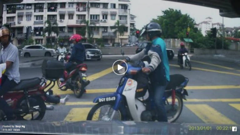 (VIDEO) Video of Perodua Alza mowing down motorcyclist goes viral